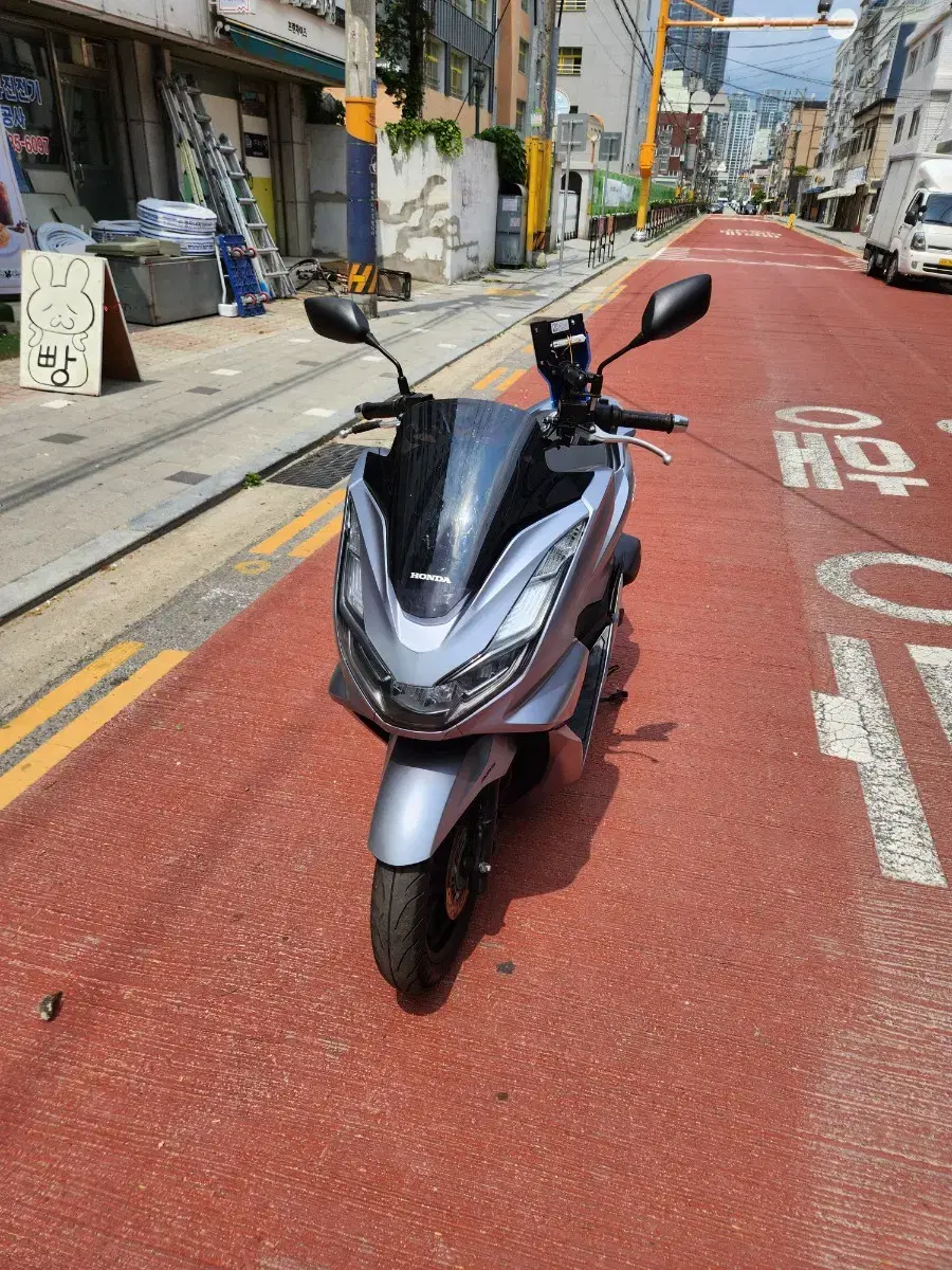 매트실버색상 22년식 pcx125 ABS모델